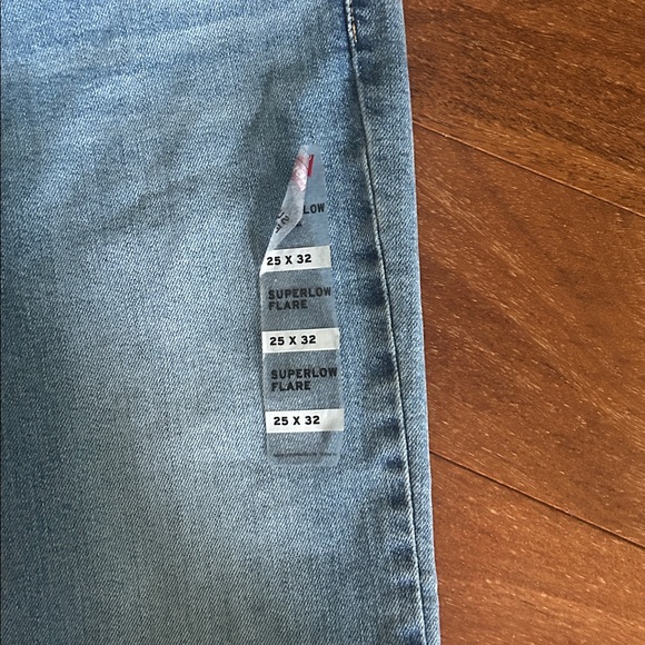 Levi's 70s Style Flare Bell Bottom Jeans -Size 25 - NWT - Picture 5 of 14